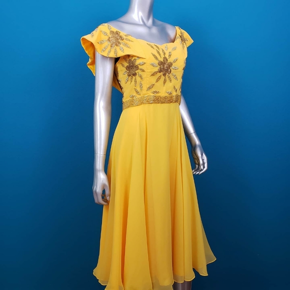 🆕️🌞 VIRGOS LOUNGE Retro Sequin Beaded Floral Dress // (NWT) - Picture 4 of 8